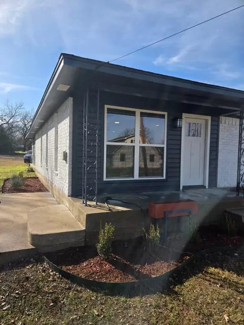 Exterior - 2110 N 06th St, Waco, TX 76708 photo 2 of 2