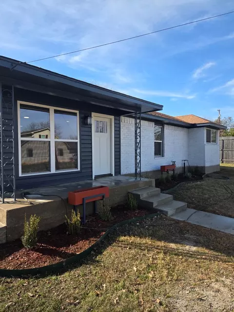 Exterior - 2110 N 06th St, Waco, TX 76708 photo 1 of 2