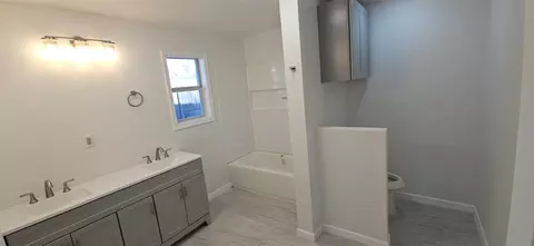 Bath - 2110 N 06th St, Waco, TX 76708 photo 1 of 4