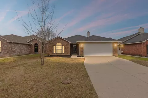 127 Lipan St, Greenville, TX 75402