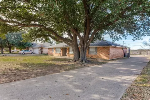 413 N Trail St, Crowley, TX 76036