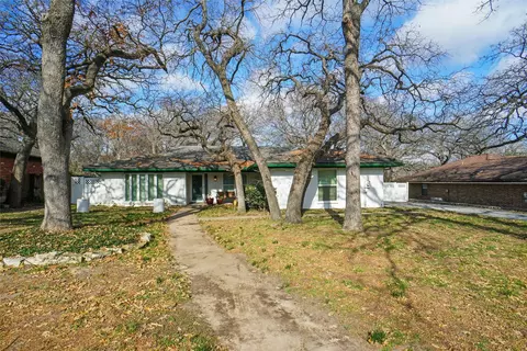 141 Timberlake Dr, Azle, TX 76020