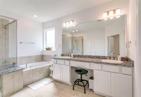 Bath - 1436 Eagle Feather Way, Haslet, TX 76052 photo 2 of 5