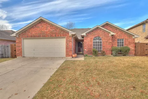 6018 Flat Wood Ln, Arlington, TX 76018