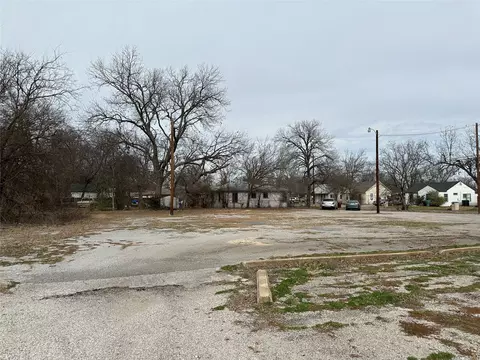 1615 Travis St, Sherman, TX 75090