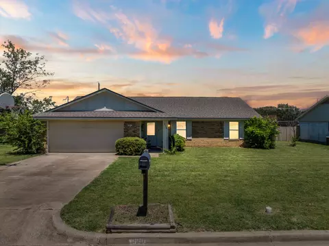 930 Vail Highlands Cir, Hewitt, TX 76643