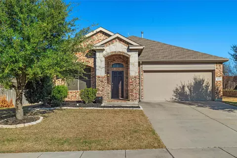 1217 Meadowlakes Dr, Azle, TX 76020
