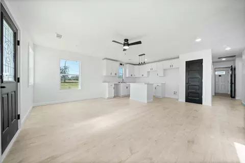 Living - 203 E South St, Itasca, TX 76055 photo 1 of 2