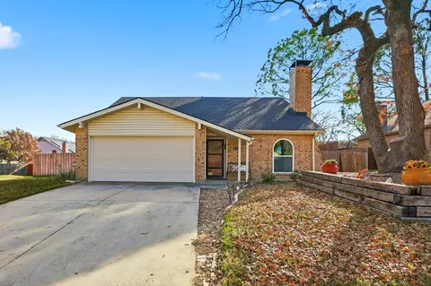 3036 Old Orchard Ln, Bedford, TX 76021