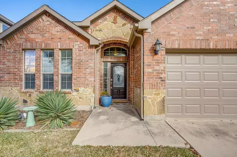 5717 Sapphire Pool Trl, Fort Worth, TX 76244