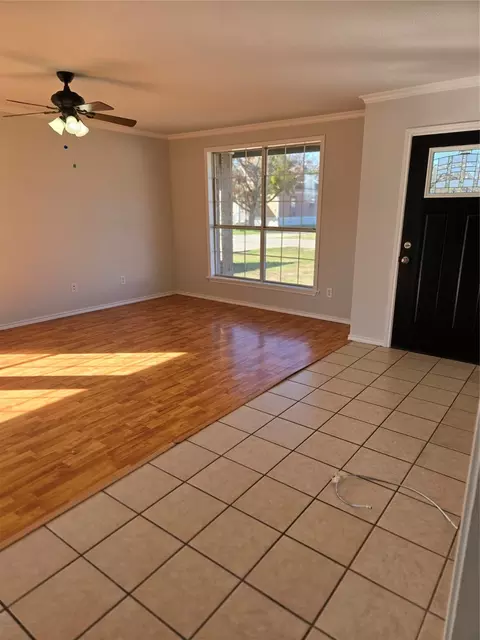 Living - 604 E South St, Itasca, TX 76055 photo 2 of 3