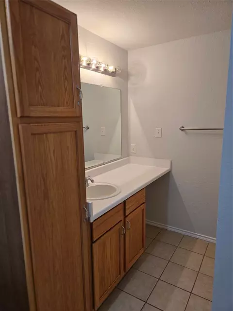Bath - 604 E South St, Itasca, TX 76055 photo 4 of 6