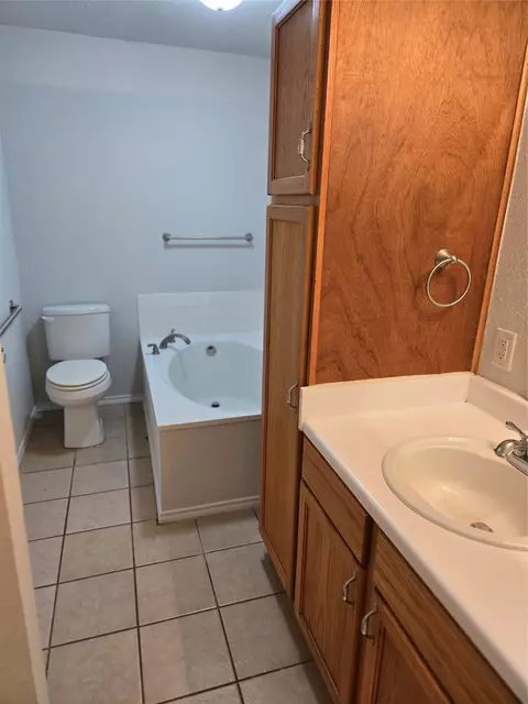 Bath - 604 E South St, Itasca, TX 76055 photo 6 of 6