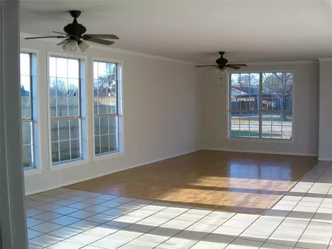 Living - 604 E South St, Itasca, TX 76055 photo 1 of 3