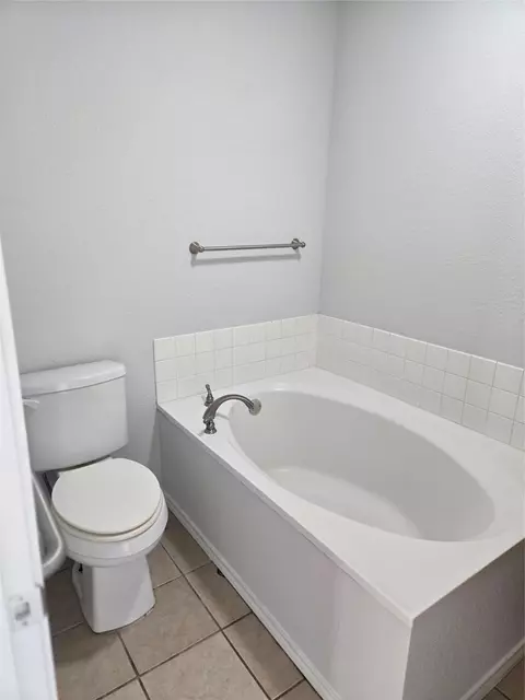 Bath - 604 E South St, Itasca, TX 76055 photo 3 of 6
