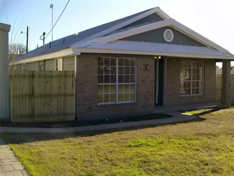 Exterior - 604 E South St, Itasca, TX 76055 photo 2 of 5