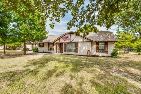5630 Cool Springs Dr, Midlothian, TX 76065