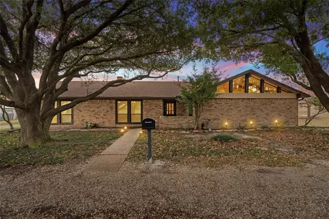 1604 Sunset Dr, Robinson, TX 76706