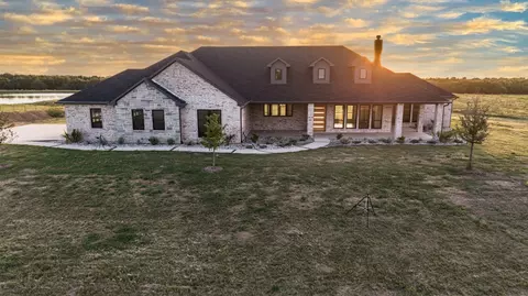 Exterior - 4112 County Road 1098, Celeste, TX 75423 photo 3 of 11
