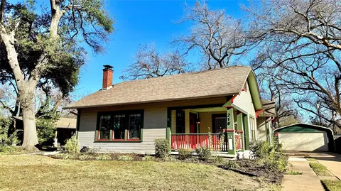Exterior - 218 Elm Dr, Terrell, TX 75160 photo 4 of 9