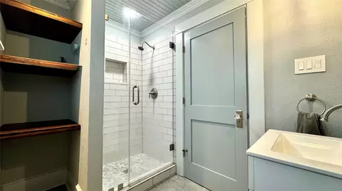 Bath - 218 Elm Dr, Terrell, TX 75160 photo 2 of 3