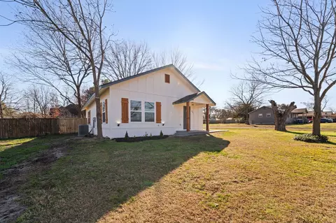 801 E Brown St, Ennis, TX 75119