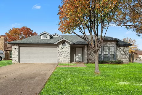 1517 Rockdale Dr, Arlington, TX 76018