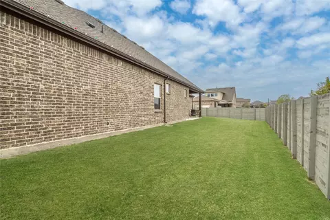 Exterior - 1000 Lamp Post Ln, Argyle, TX 76226 photo 6 of 9