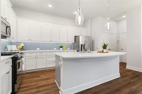Kitchen - 1000 Lamp Post Ln, Argyle, TX 76226 photo 3 of 3