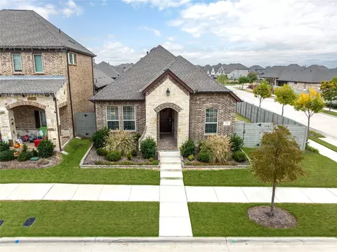 Exterior - 1000 Lamp Post Ln, Argyle, TX 76226 photo 3 of 9
