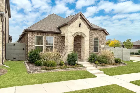 Exterior - 1000 Lamp Post Ln, Argyle, TX 76226 photo 2 of 9