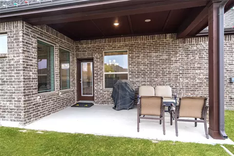 Exterior - 1000 Lamp Post Ln, Argyle, TX 76226 photo 5 of 9