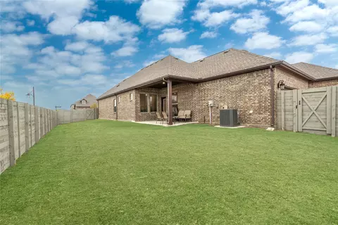 Exterior - 1000 Lamp Post Ln, Argyle, TX 76226 photo 4 of 9