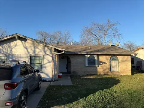 1733 Continental Dr, Blue Mound, TX 76131