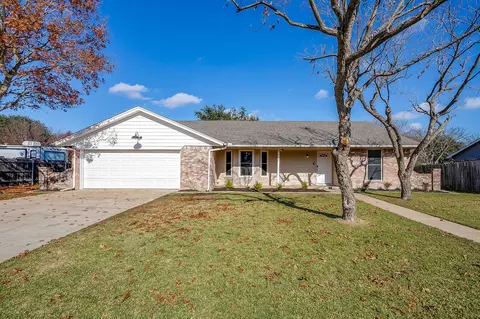 1303 Glenhaven Dr, Cleburne, TX 76033