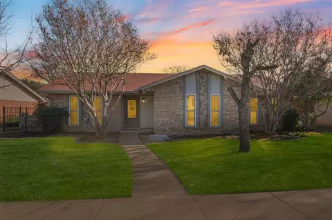 4 Robins Nest Dr, Hickory Creek, TX 75065