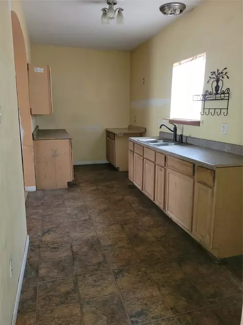 Kitchen - 5672 E Interstate 30, Campbell, TX 75422 photo 1 of 2