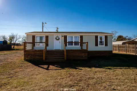 1125 Market St, Tye, TX 79563