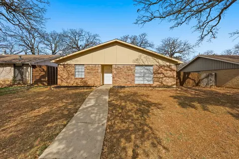 1113 Kingston Dr, Lewisville, TX 75067