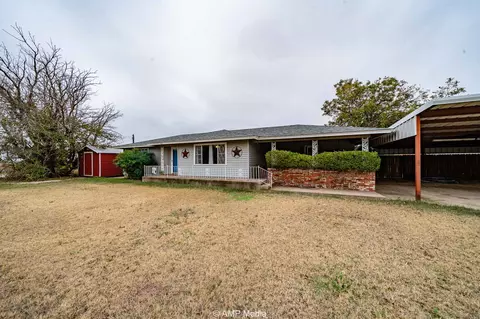 510 W Irving St, Munday, TX 76371