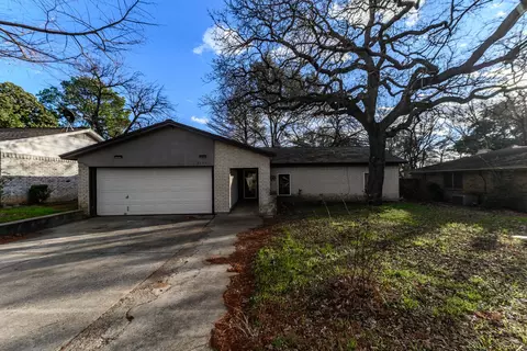 2108 Warwick Dr, Arlington, TX 76015