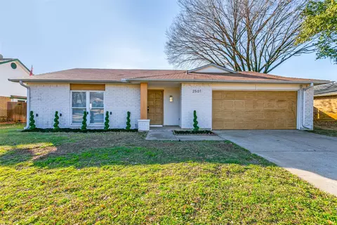 2501 Cherry Blossom Ln, Bedford, TX 76021