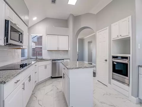 Kitchen - 5810 Kittyhawk Dr, Rowlett, TX 75089 photo 3 of 5