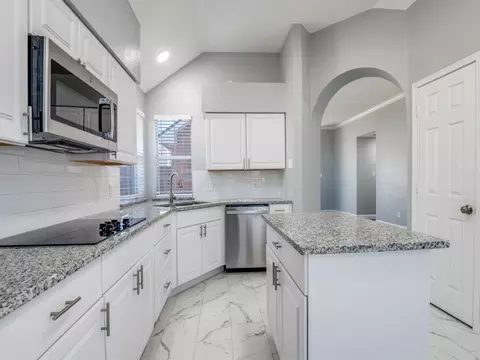Kitchen - 5810 Kittyhawk Dr, Rowlett, TX 75089 photo 4 of 5