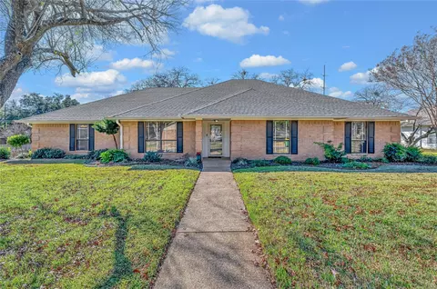 300 Trailview Dr, Woodway, TX 76712
