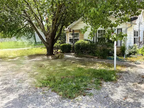 815811 W 817 W 12th St #815, Bonham, TX 75418