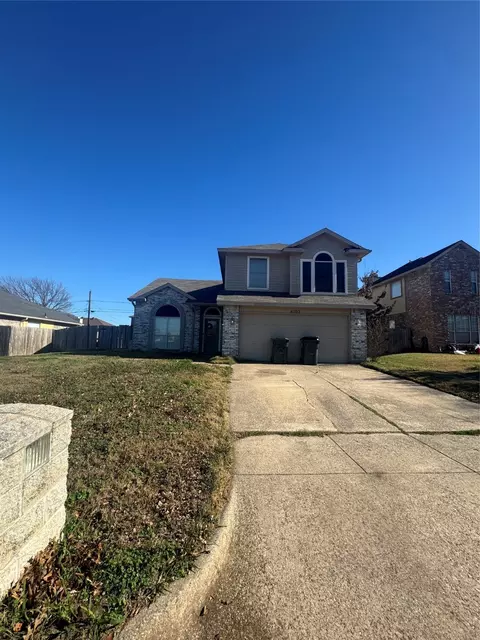 6703 Olivewood Dr, Arlington, TX 76001