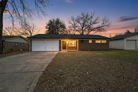 2213 Pontiac Dr, Arlington, TX 76013