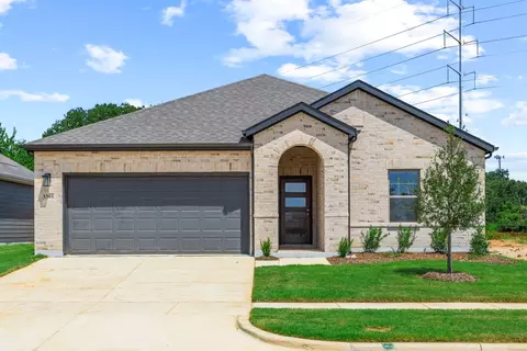 3204 Royal Forest Dr, Denton, TX 76208