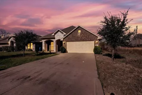 108 Westview Dr, Gun Barrel City, TX 75156
